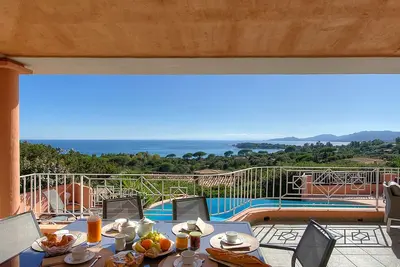 Image de Villa Palombaggia 6 pers, piscine chauffée, plage 400m, vue mer imprenable 180°