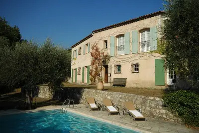 Image de Mas des Corneilles, grande maison dans jardin privé et clos avec piscine et nombreux oliviers