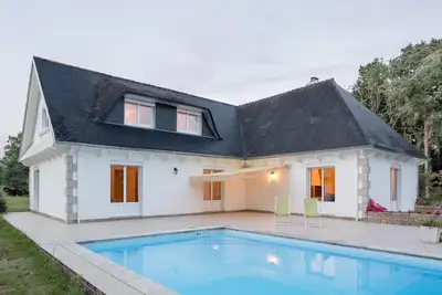 Image de Propriété 12 personnes climatisée avec piscine chauffée entre mer et campagne