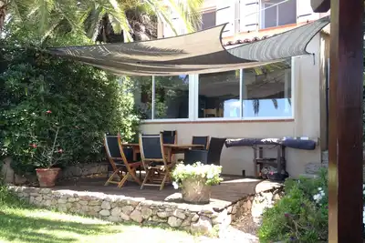 Image de Maison de charme avec cuisine d'été et vue panoranique sur la baie