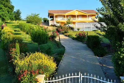 Image de Maison climatisée avec piscine couverte