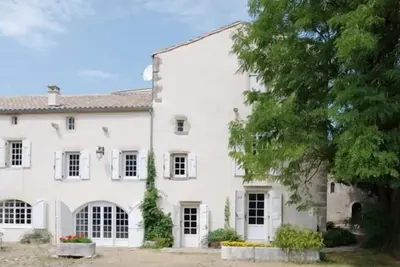 Image de Maison traditionnelle de charme du Larzac en plein bois de chêne