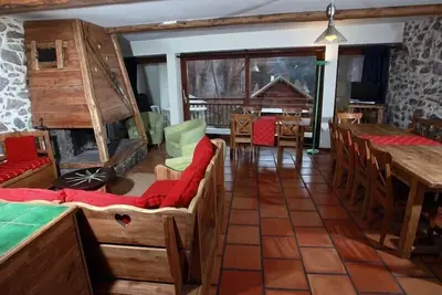 Image de Appartement 14/15pers dans maison de pays 200m des pistes coeur de station. . .