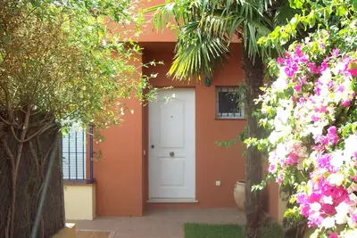 Image de Maison avec jardin dans urbanisation fermée