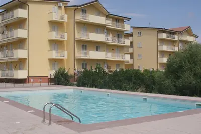 Appartement de vacances de luxe avec deux chambres et deux balcons à 5 minutes de la plage pour 6 personnes
