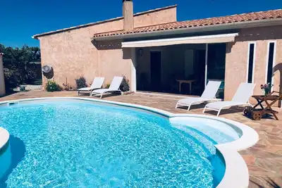 Image de Grande Villa De Charme, Piscine Privee, Coin Calme A 2mn De La Ville et plages
