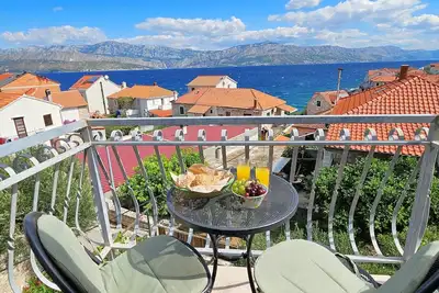 Image de Charmante maison en pierre à seulement 20 mètres de la plage avec balcon vue mer