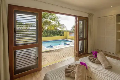 Image de Grande villa avec piscine privée et vue imprenable sur l'eau espagnole!