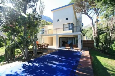 Luxueuse maison de 4 chambres avec piscine privée.