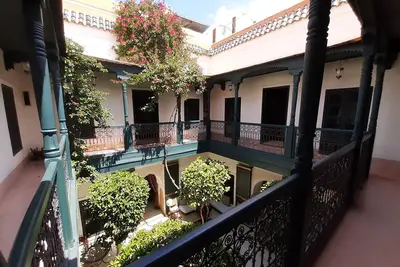 Image de Riad traditionnel en medina de Marrakech avec services pour 2 à 8 personnes