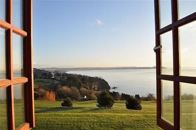 Image de Super chalet sur le terrain de golf avec fantastique vue panoramique sur la mer