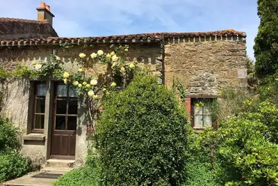 Image de Charmant Gîte Champêtre avec Jardin Privatif, Idéal Couples ou Petite familles