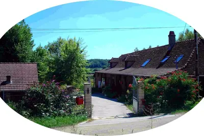 Image de Maison spacieuse, emplacement calme, adapté aux enfants, avec le confort