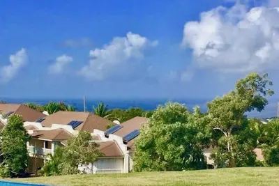Image de «267atVuemont». Bel appartement de luxe avec 2 chambres, jardins tropicaux et vue sur la mer