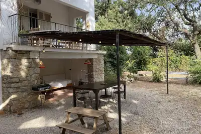 Image de Appartement privé au sein d’une charmante Maison Provençale à 3 km de la plage