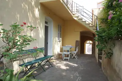 Image de Appartements dans une maison avec jardin au coeur du village de Calenzana