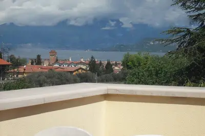 Image de Romantique appartement Ă distance de marche du lac terrasse donnant sur le lac