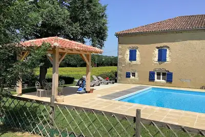 Image de new for 2008: stunning and sensitively converted barn with 14x7m pool