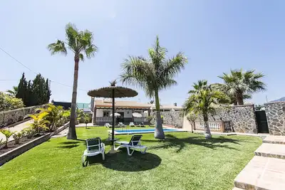 Image de Villa avec piscine privée, terrain de 800 m², vue mer et montagne