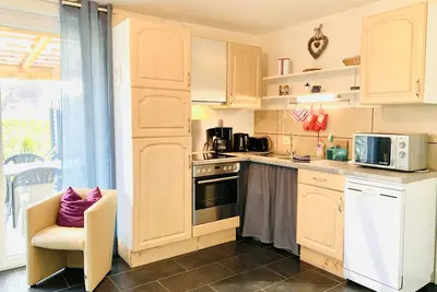 Image de Appartement d'artisan / mécanicien \"Ernie\" 2 chambres à coucher * 2 salles de bain * terrasse couverte