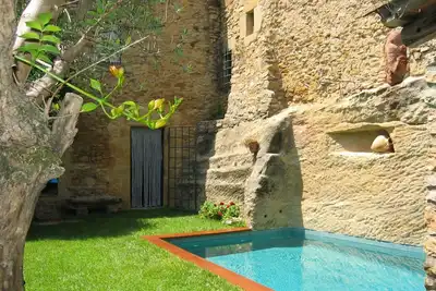 Image de Villa en pierre, piscine et jardin, proche mer. Internet haut-débit\/Adsl