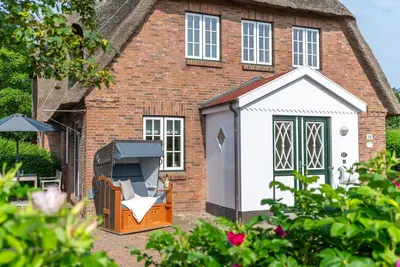 Image de Maison familiale au toit de chaume **** à Dunsum auf Föhr