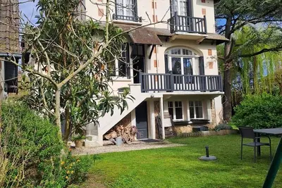 Image de Deauville grande villa anglo-normande centre ville jardin proche des plages