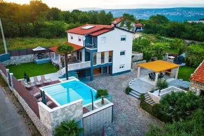 Image de ctim228 - Villa luxueuse et moderne avec piscine, Zmijavci, 10 personnes