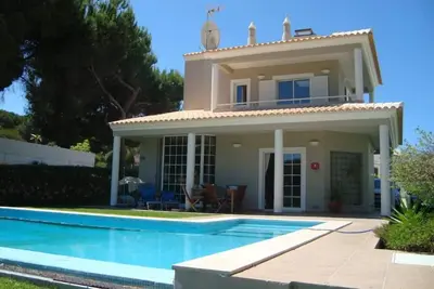 Image de Maison Avec Jardin / Piscine