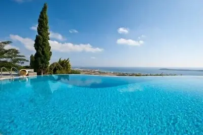 Image de Villa de luxe de 4 chambres avec piscine et vue imprenable sur la mer