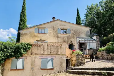 Image de Maison Provençale au milieu des vignes avec piscine et tennis privés