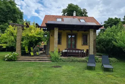 Image de Maison de vacances exclusive, meublée de façon moderne et climatisée.