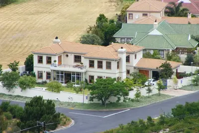 Superbe villa avec piscine privée chauffée, 27-trous de golf à proximité.