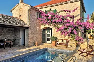 Image de Villa dalmate du 19ème siècle avec piscine, luxe et paisible, près de la plage