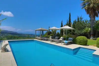 Image de Villa Harmony, vue fantastique, piscine 12 m, confortable en pierre naturelle