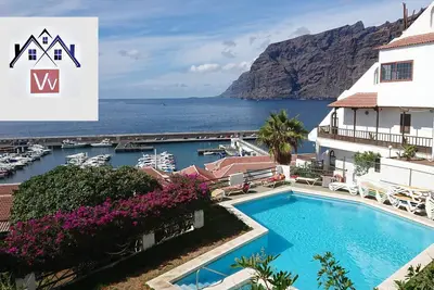 Image de Apartment with sun terrace and panoramic sea view, 5 min. from harbor + beach