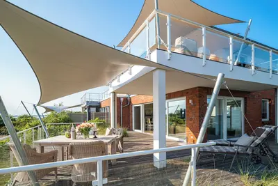 Image de Vacances avec Hafenkino - luxe en situation d'eau directe, grande terrasse, sans obstacle