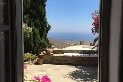 Vue unique sur la mer Égée et les îles