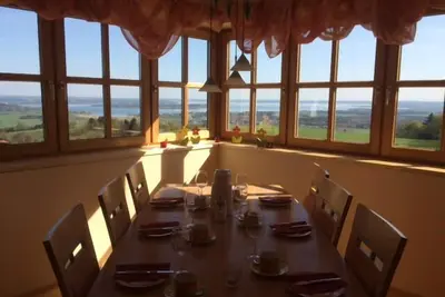 Image de Grande maison de vacances exclusive avec vue sur le lac Chiemsee