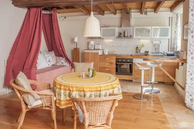 Image de Nid D Amour \/\/ maison bourguignonne dans un merveilleux emplacement \/ de superbes vues. . .