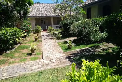 Image de Villa de style colonial \"Top of the Hill\" avec jardin tropical et restaurant