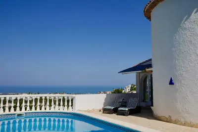 Image de Villa individuelle avec piscine et vue imprenable sur mer et montagne