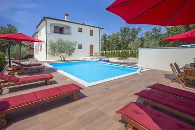 Image de Top meublé, piscine avec transats, lave-linge, restaurant à proximité