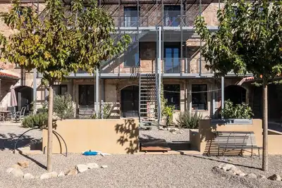 Appartements dans une ancienne fabrique de liège, près de la frontière espagnole et de la mer Méditerranée