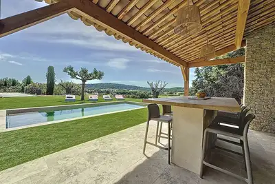 Image de Villa avec piscine, 8 pers vue mer Ă Ramatuelle Ă 2 min des plages de Pampelonne