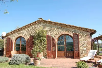 Image de Maison de vacances joliment conçue dans un endroit panoramique, piscine
