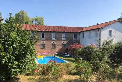 Image de Envoyer Appartement 100m², rez-de-chaussée, avec piscine, location de bateaux