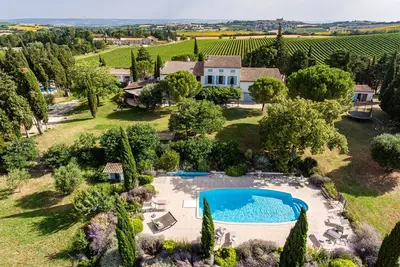Image de Charmante maison de campagne dans un endroit très calme avec un grand jardin et une piscine privée