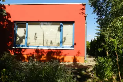 Image de studio lumineux, situé au milieu de nombreux petits lacs