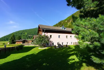 Image de Maison de vacances idéale pour les familles et les groupes de 10 à 12 personnes